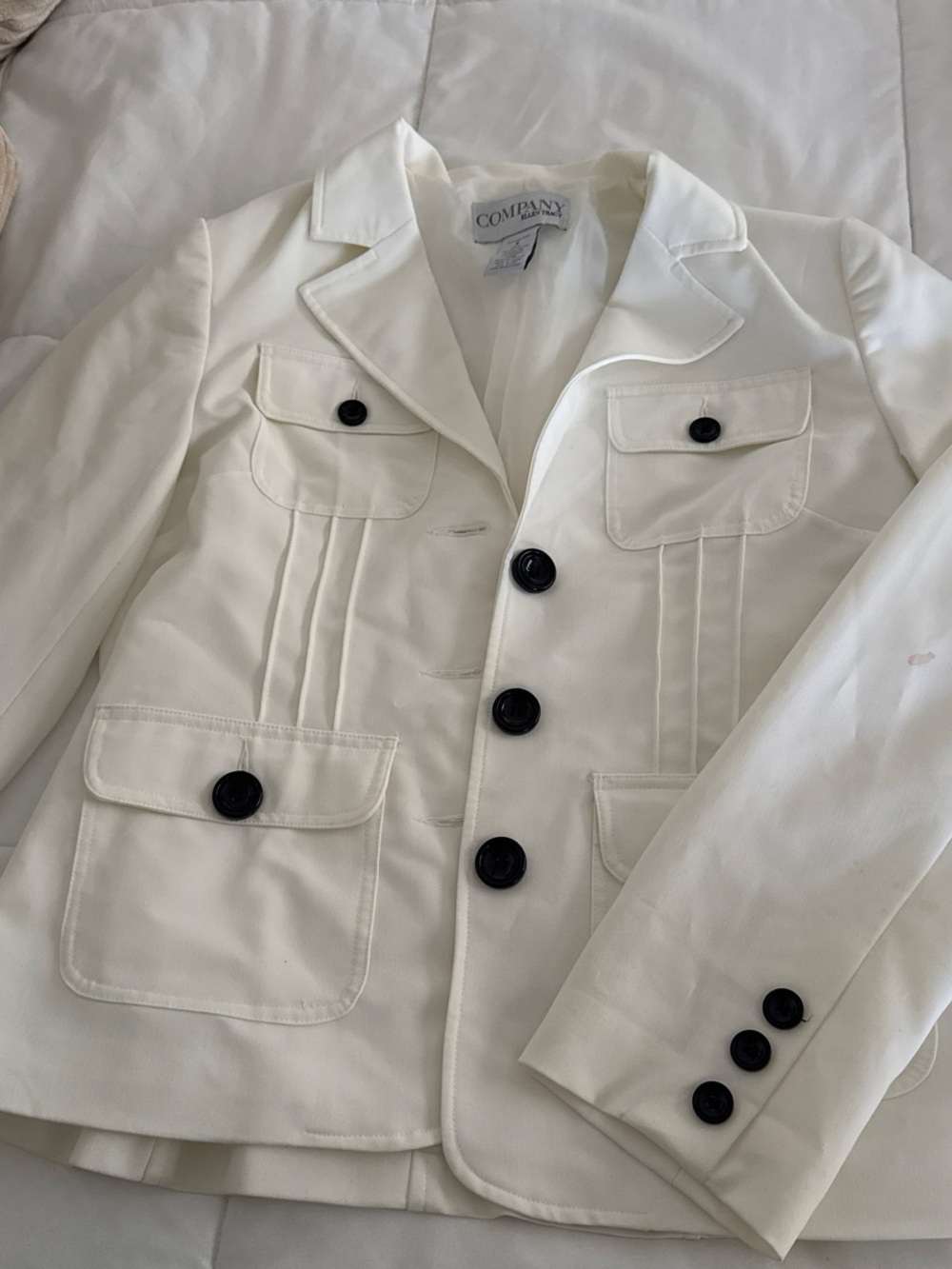 Ellen Tracy White Safari-Style Shirt Jacket with Contrast Buttons
